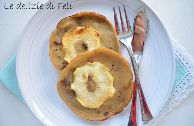 CRESPELLE DI QUINOA CON MELE & UVETTA